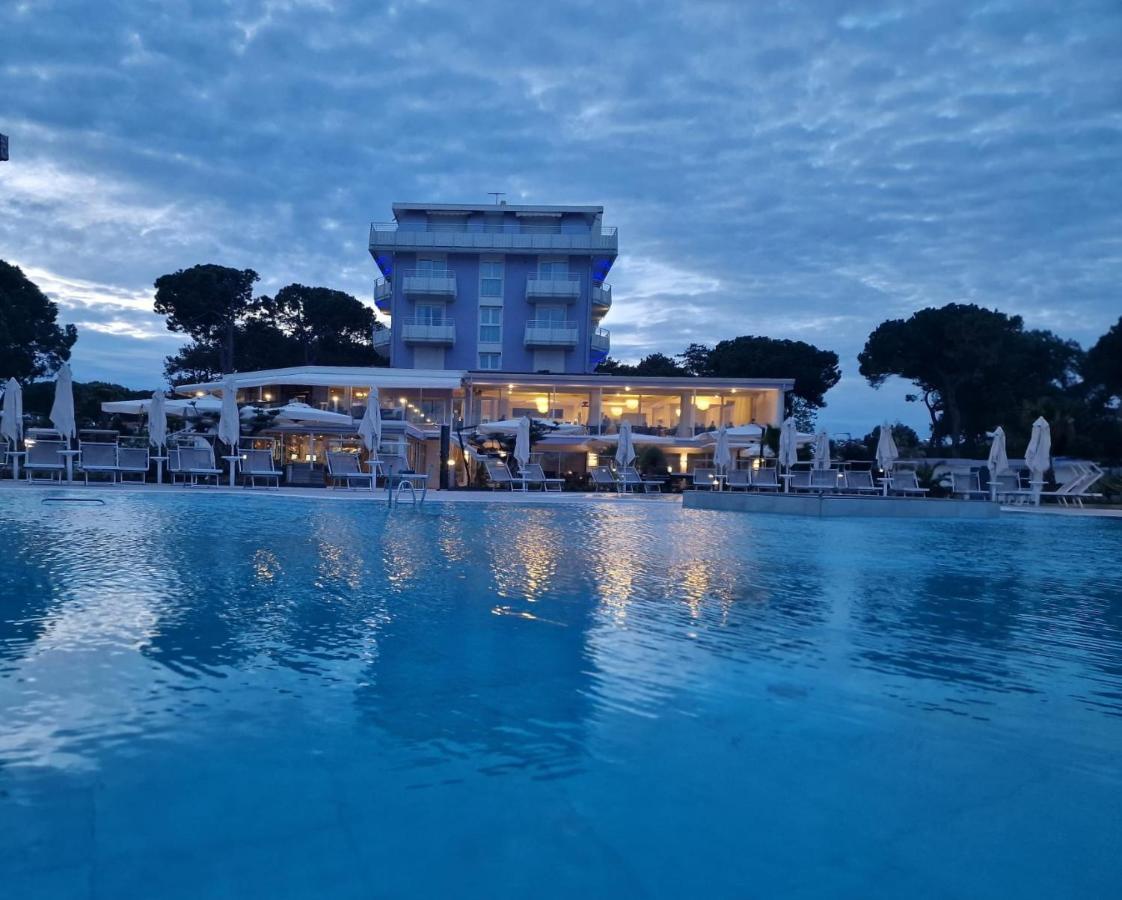 Fantinello Hotel Caorle Buitenkant foto