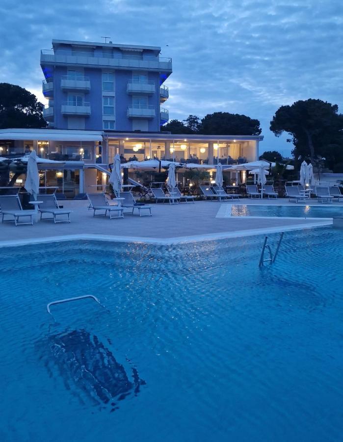 Fantinello Hotel Caorle Buitenkant foto