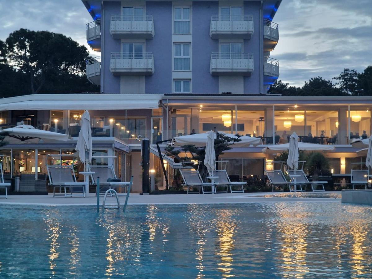 Fantinello Hotel Caorle Buitenkant foto