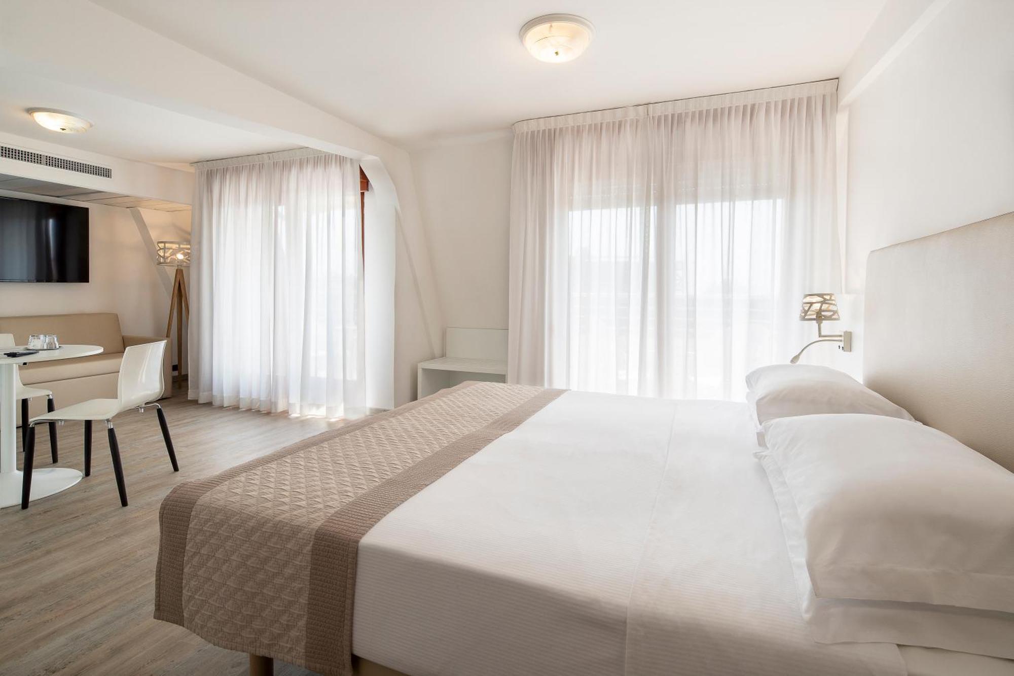Fantinello Hotel Caorle Buitenkant foto