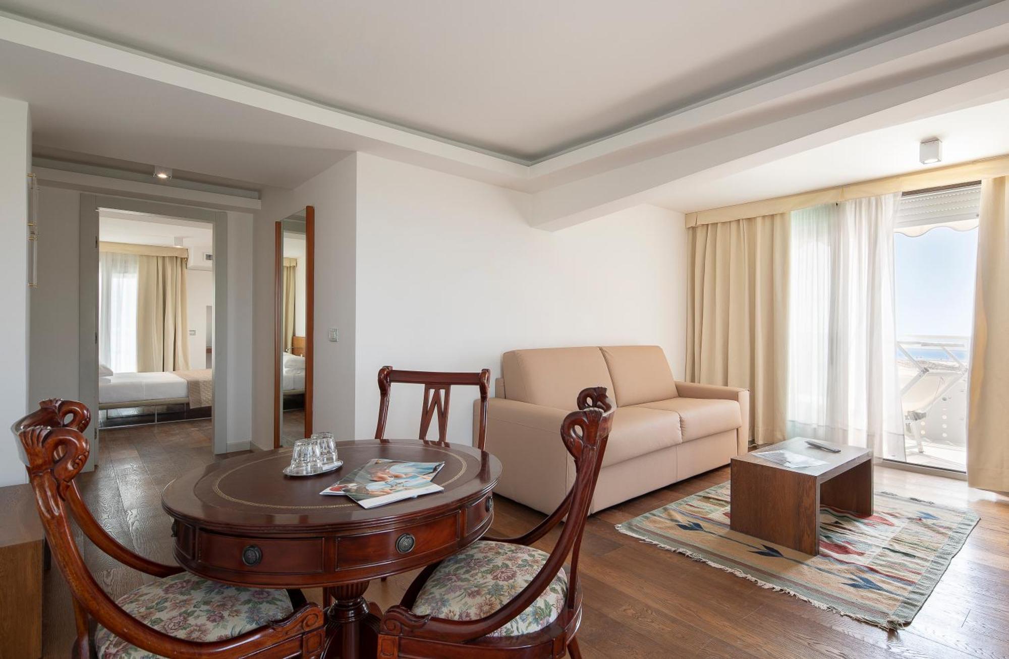 Fantinello Hotel Caorle Buitenkant foto