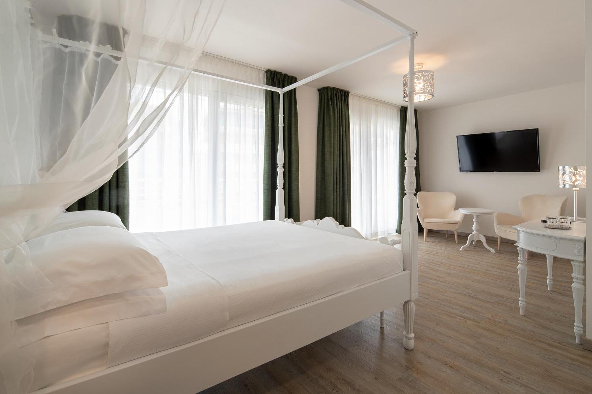 Fantinello Hotel Caorle Buitenkant foto
