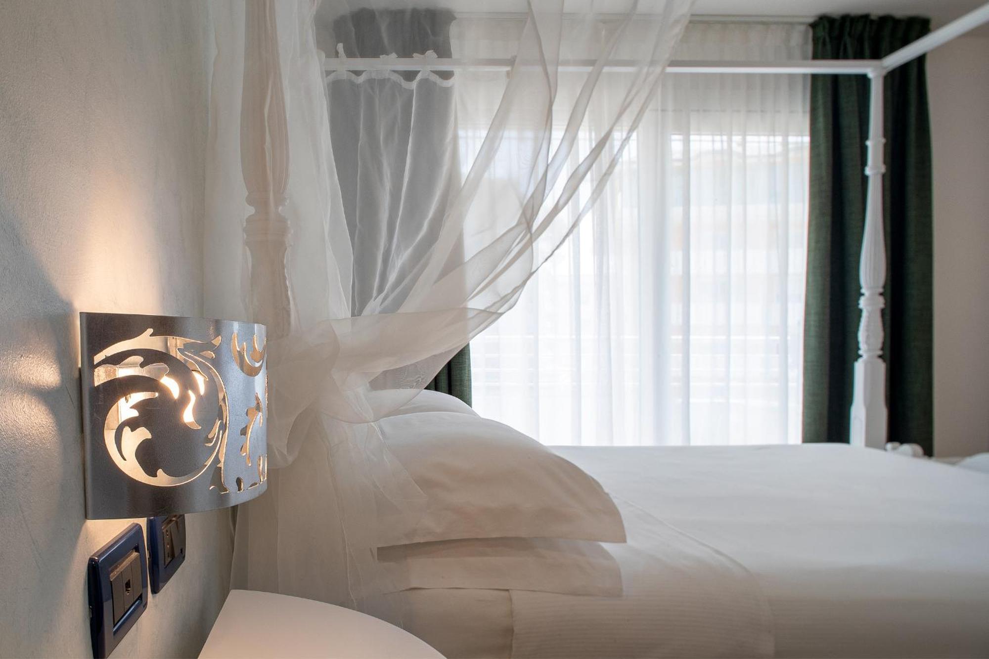 Fantinello Hotel Caorle Buitenkant foto