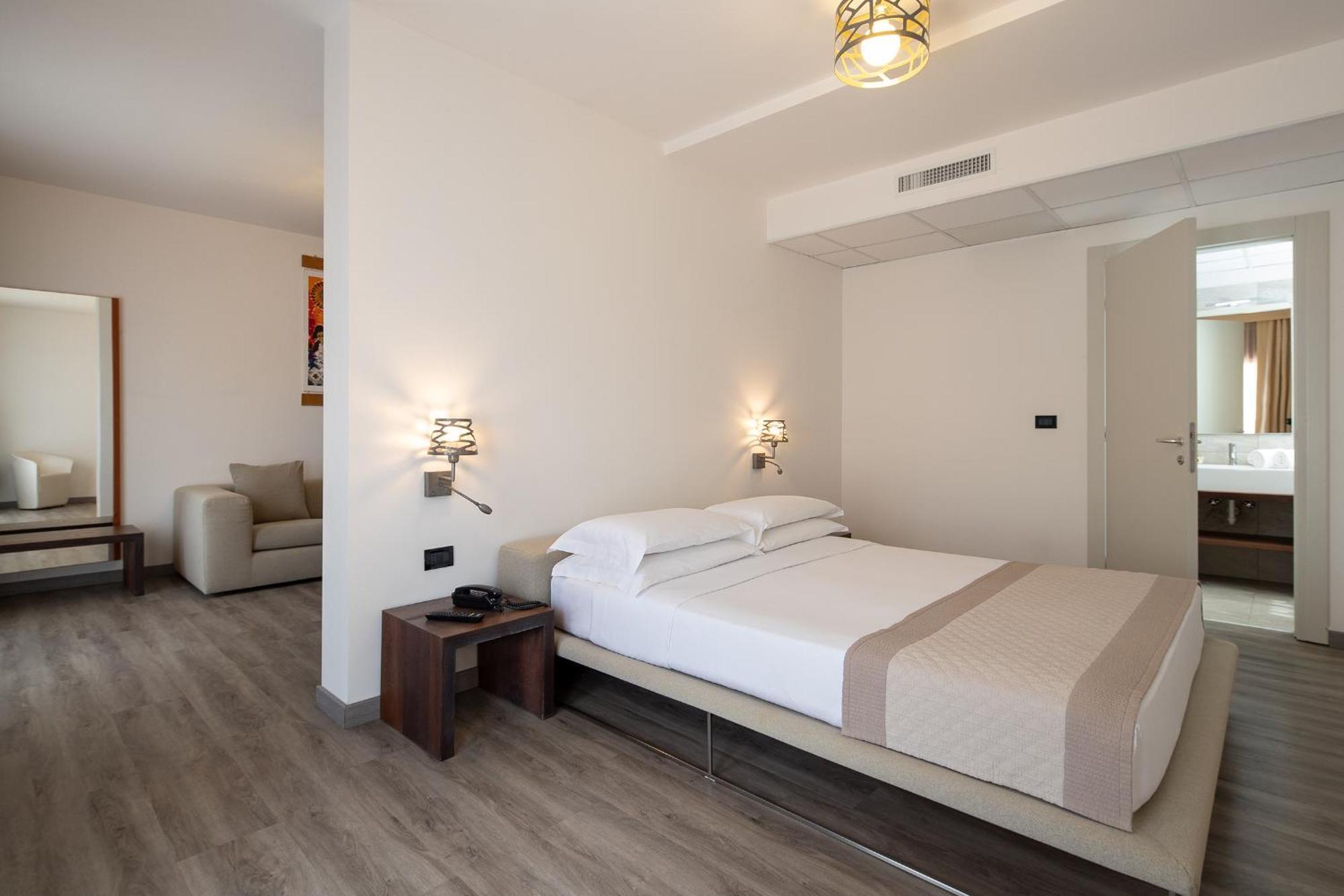 Fantinello Hotel Caorle Buitenkant foto