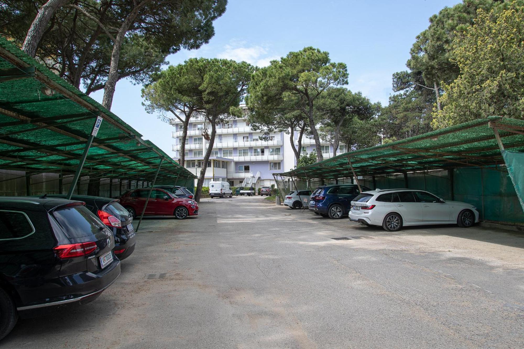 Fantinello Hotel Caorle Buitenkant foto