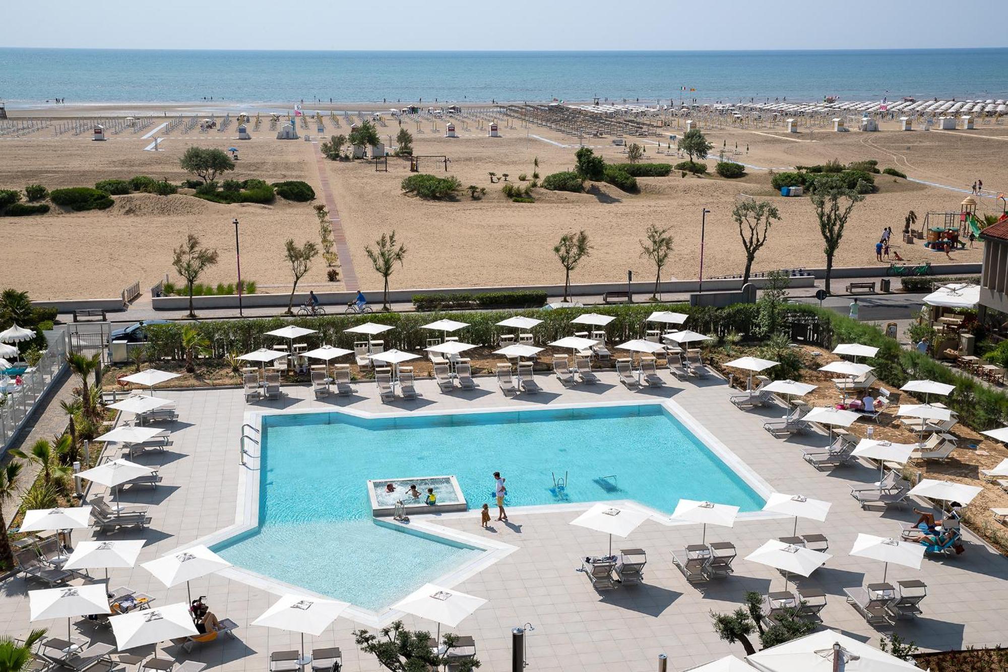Fantinello Hotel Caorle Buitenkant foto
