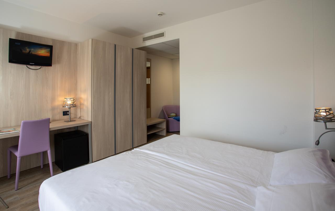 Fantinello Hotel Caorle Buitenkant foto