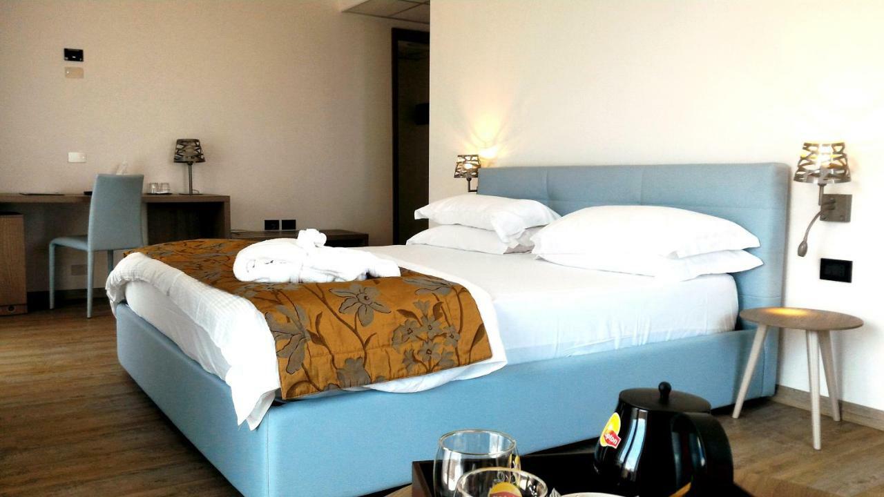 Fantinello Hotel Caorle Buitenkant foto